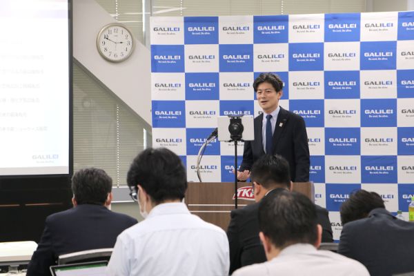 決算説明会の様子